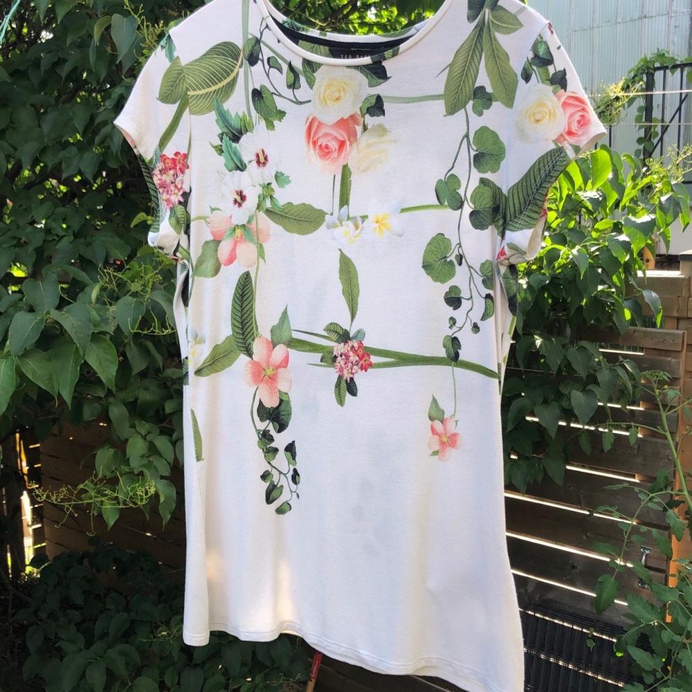 Ted Baker London Floral Bohemian T-Shirt Small (TB Sz 2)